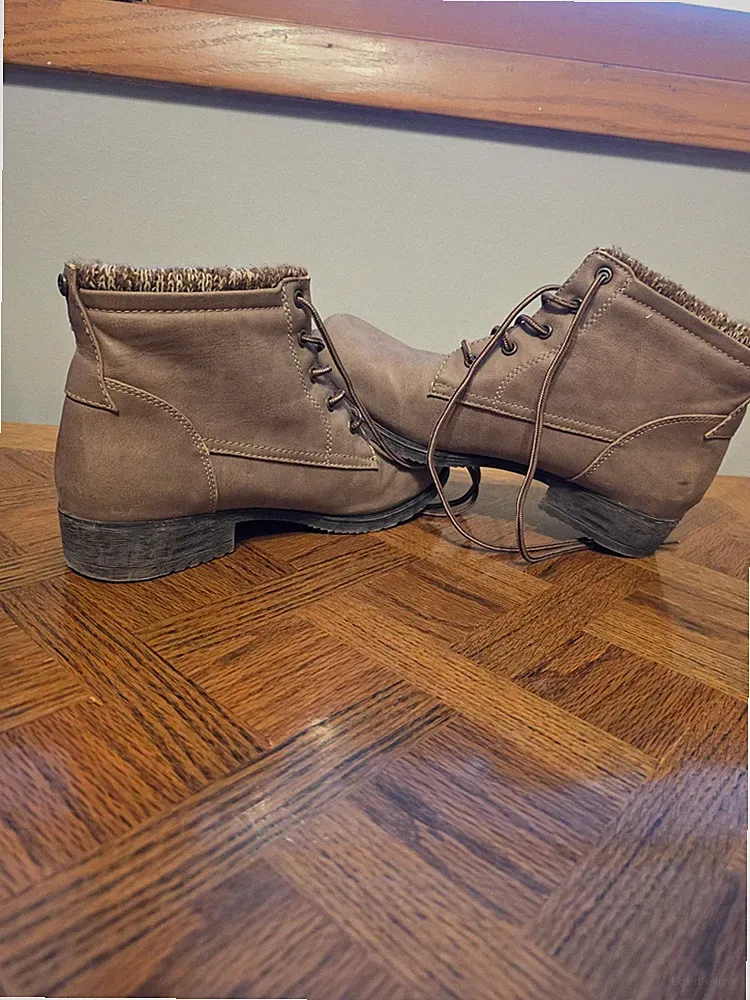 10 Casual Hiking Boot